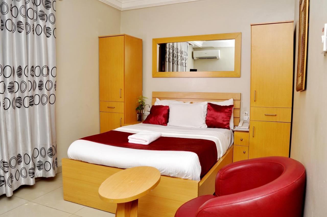 Primal Hotel Isaac John Gra Ikeja Exterior foto