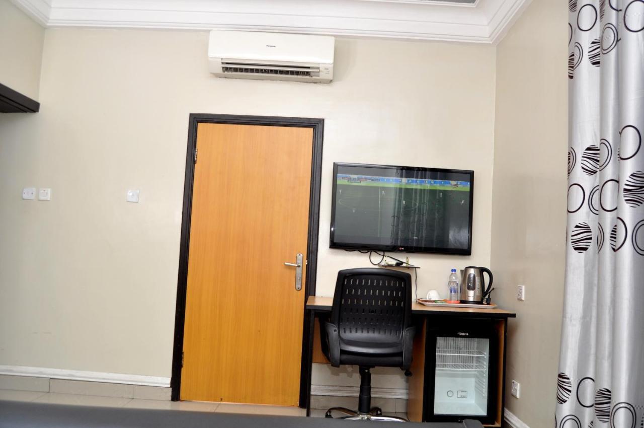 Primal Hotel Isaac John Gra Ikeja Exterior foto