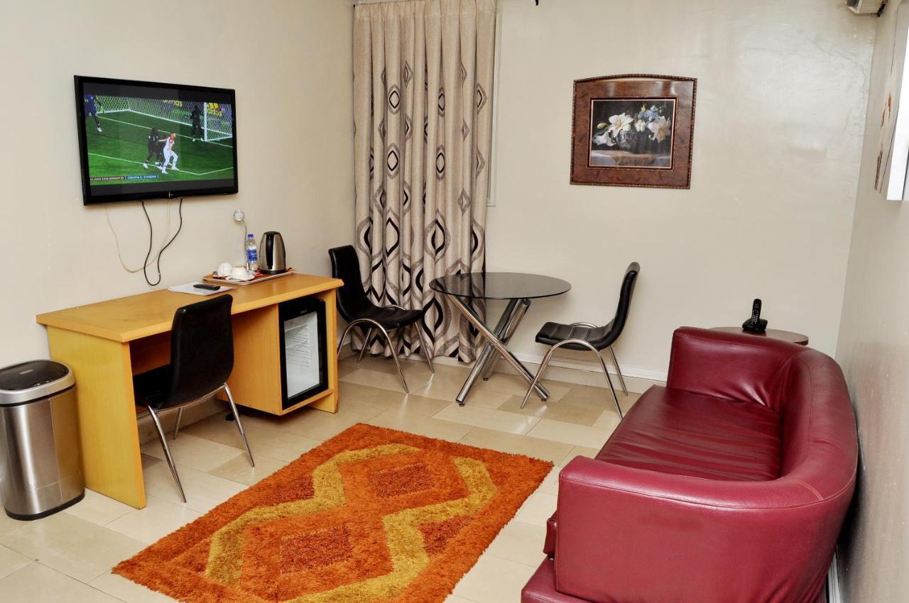 Primal Hotel Isaac John Gra Ikeja Exterior foto