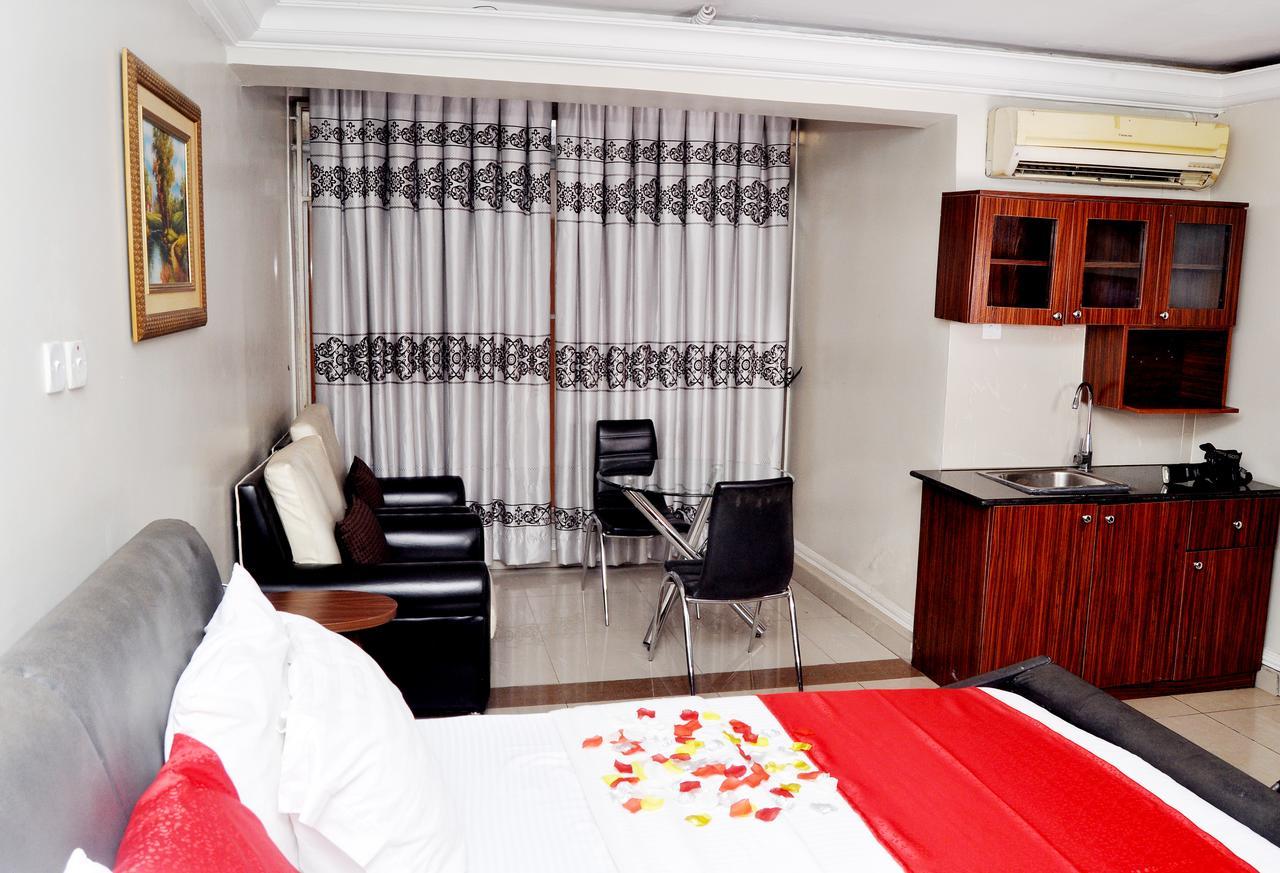 Primal Hotel Isaac John Gra Ikeja Exterior foto