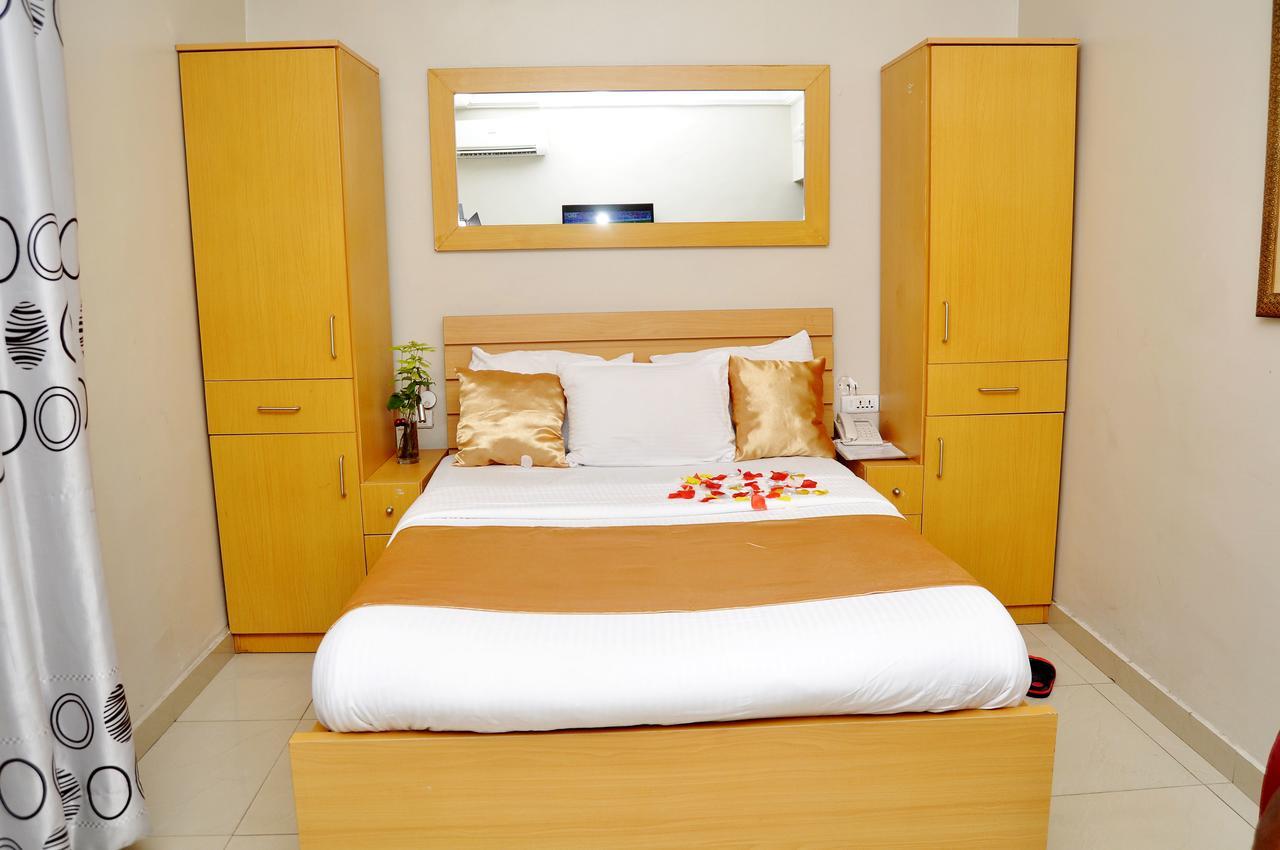 Primal Hotel Isaac John Gra Ikeja Exterior foto